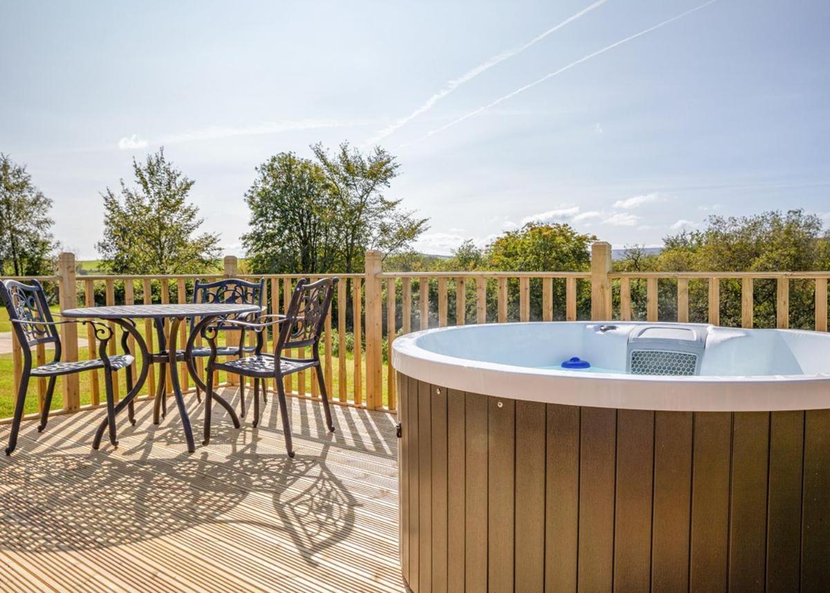 Great Harlow Views Newby  Exterior photo
